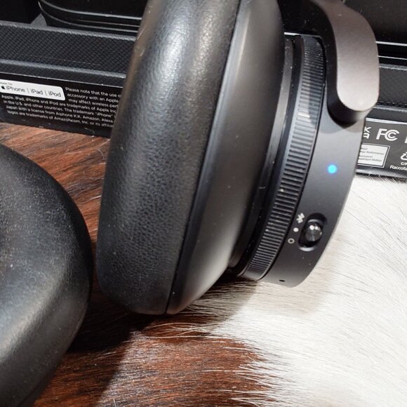 Bang & Olufsen Beoplay H95 Premium Wireless Headphones - Picture 8 of 9